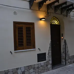 Couette-café Donjon Centro, Castelbuono (Sicily)